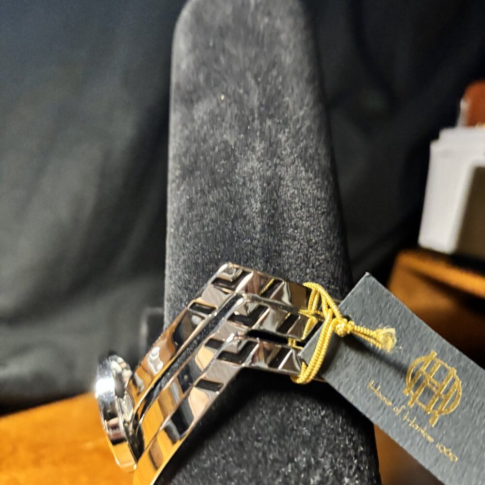 House of Harlow 1960 Chevron Leather & Metal Cuff Bracelet – Silver Tone – NWT - Picture 4 of 6